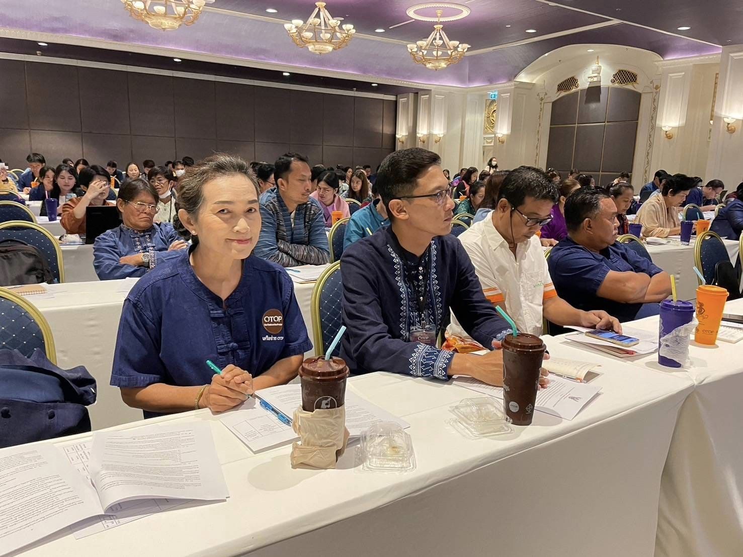 ผ้าไหมชัยภูมิสินค้ายอดนิยม ลูกค้า OTOP Midyear 2024 อุดหนุนสินค้า OTOP ชัยภูมิ ยอดจำหน่ายวันที่ 5 เฉียดล้าน!!!