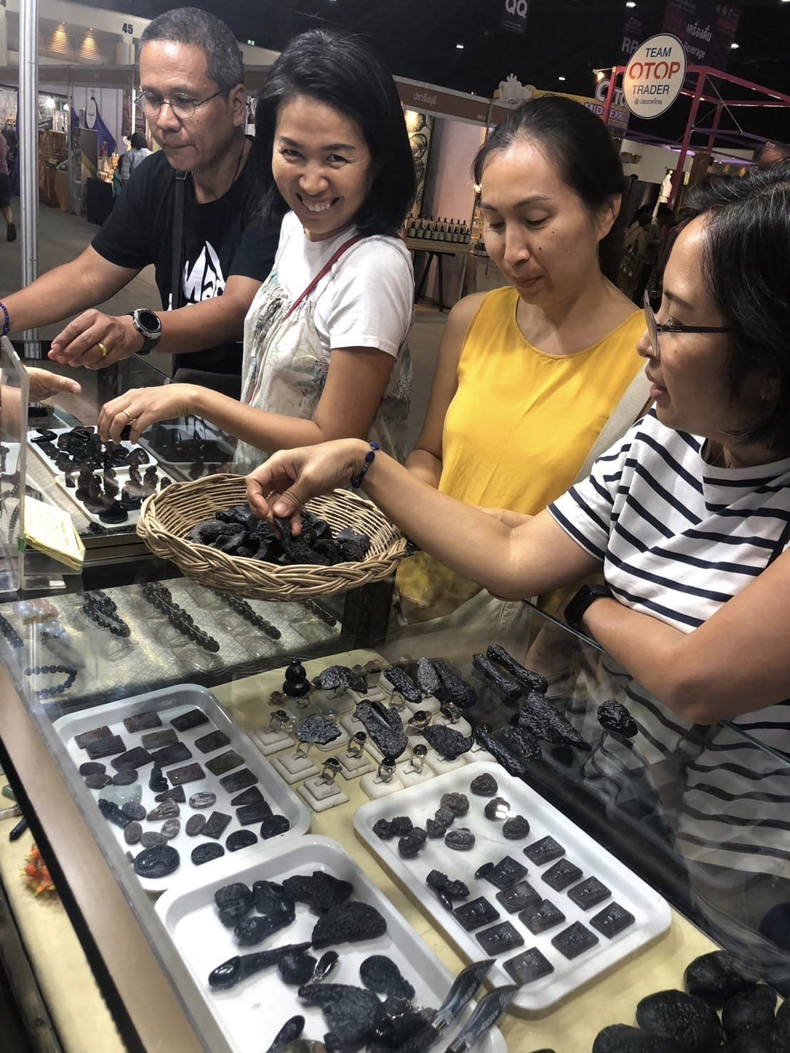 ชัยภูมิคึกคัก! งาน OTOP Midyear 2024 สุดปัง