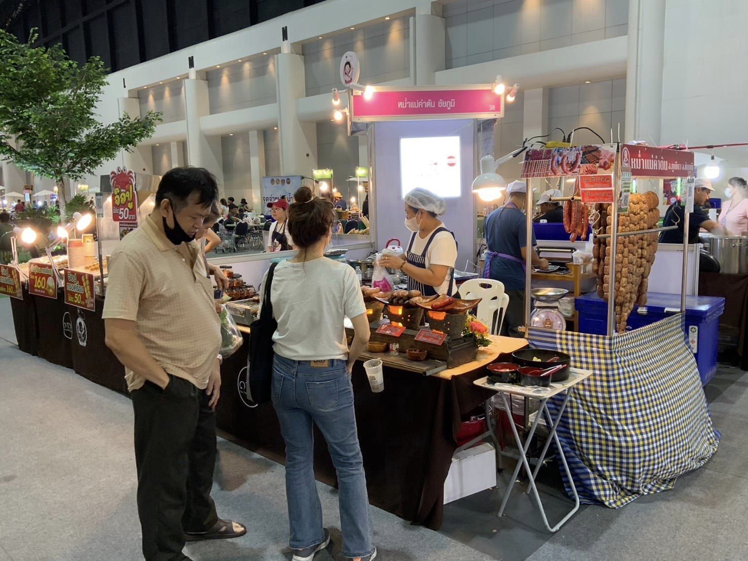 ชัยภูมิ ภูมิใจนำเสนอสินค้าผลิตภัณฑ์ภูมิปัญญาท้องถิ่น ร่วมจัดแสดงและจำหน่ายในงาน OTOP Midyear 2024 เป็นวันที่หก รวมรายได้กว่า 4.4 ล้านบาท