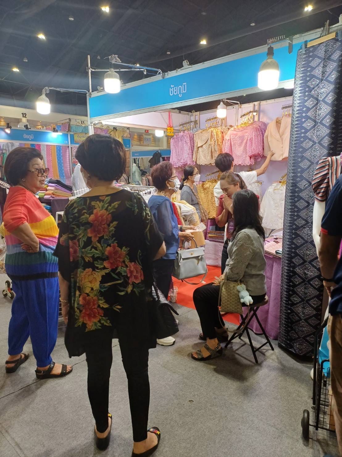 ชาว OTOP ชัยภูมิยิ้มสุขใจ งาน OTOP Midyear 2024 วันที่ 7 ชัยภูมิ โกยรายได้ 7.8 แสนบาท รวมรายได้ทะลุ 5 ล้าน