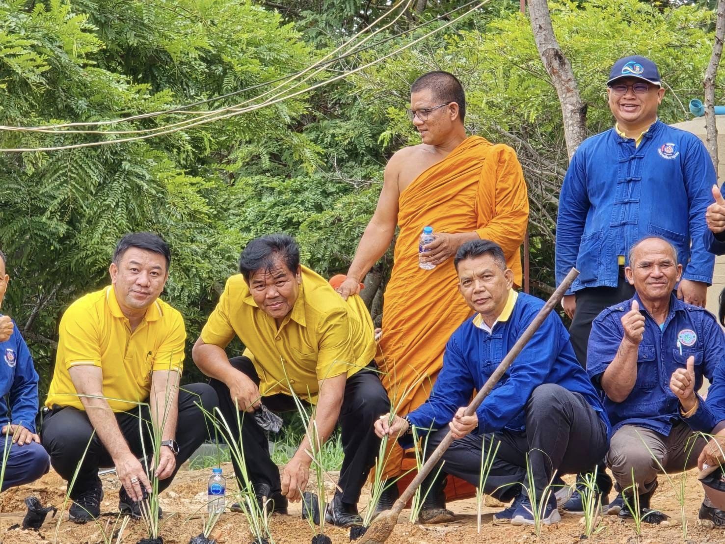 พช.ชัยภูมิ : ร่วม “สืบสาน รักษา และต่อยอด” พัฒนาพื้นที่แปลงโคก หนอง นา อารยเกษตร ณ วัดพระธาตุชัยภูมิ
