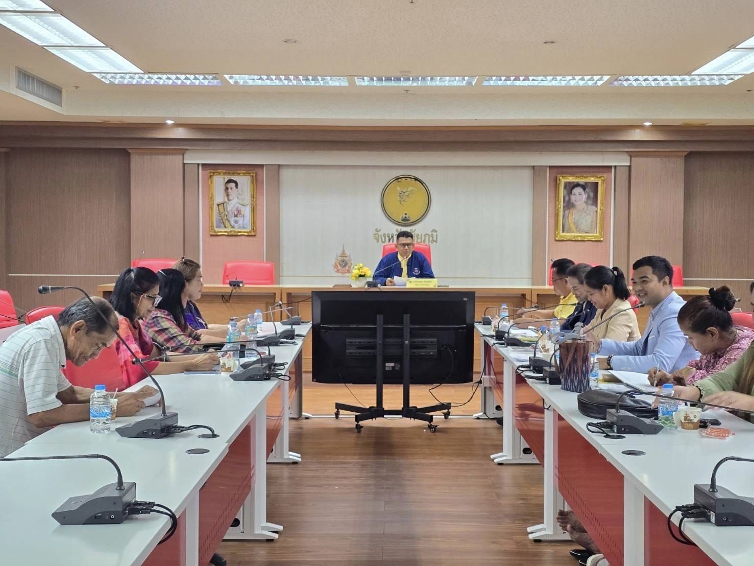 พช.ชัยภูมิ จัดประชุมชี้แจงเตรียมความพร้อมผู้ผลิต ผู้ประกอบการ OTOP ที่เข้าร่วมจำหน่ายสินค้าและผลิตภัณฑ์ชุมชนในงาน OTOP ศิลปาชีพ ประทีปไทย OTOP ก้าวไกลด้วยพระบารมี