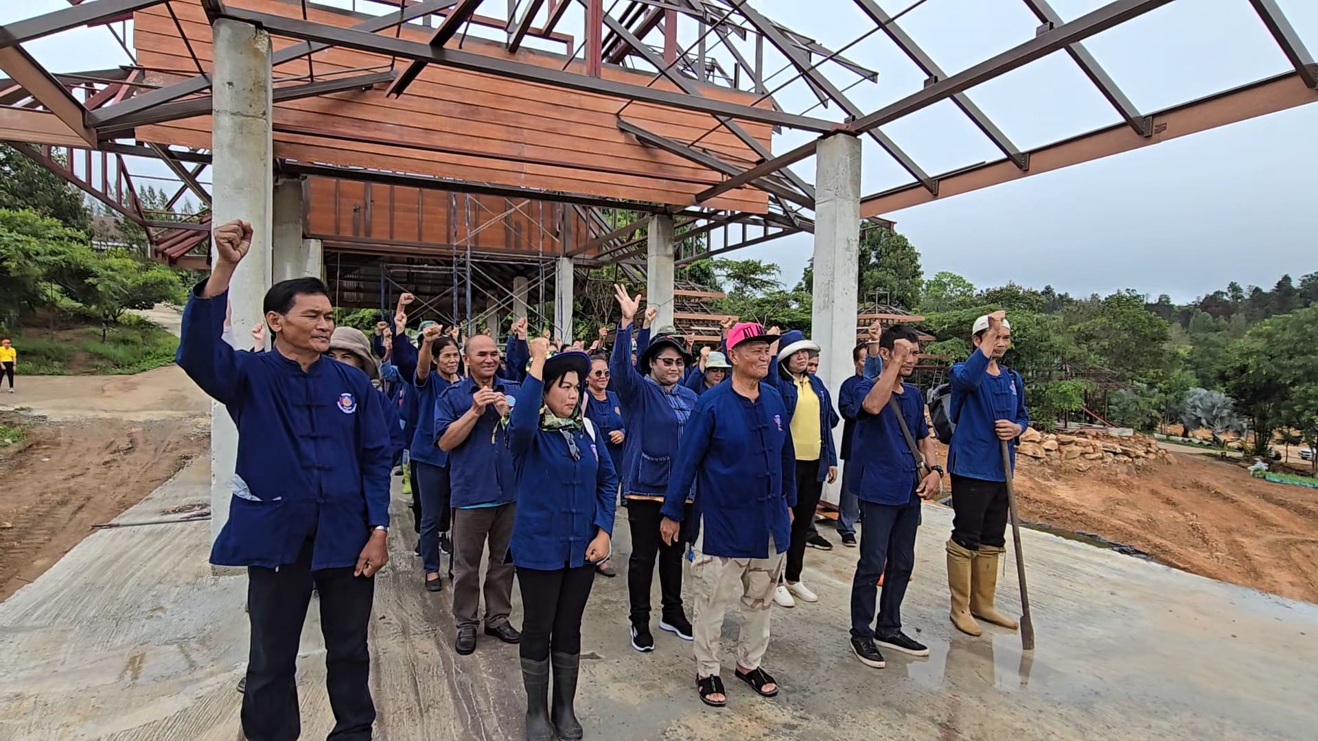 พช.ชัยภูมิ : ร่วม “สืบสาน รักษา และต่อยอด” พัฒนาพื้นที่แปลงโคก หนอง นา อารยเกษตร ณ วัดพระธาตุชัยภูมิ