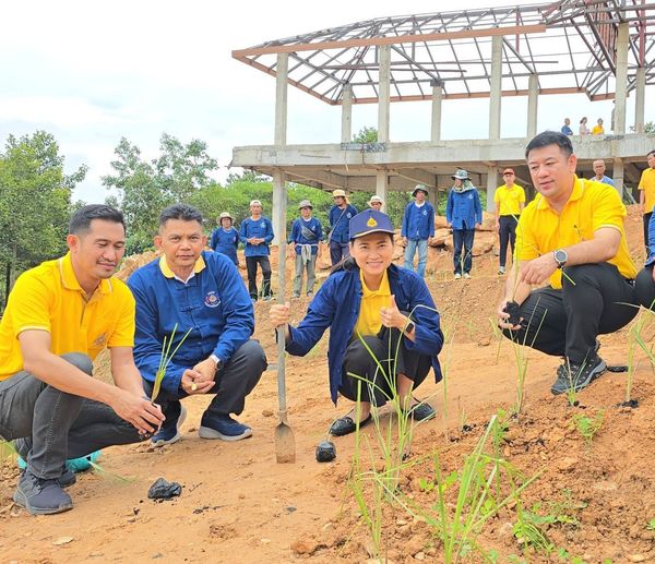 พช.ชัยภูมิ : ร่วม “สืบสาน รักษา และต่อยอด” พัฒนาพื้นที่แปลงโคก หนอง นา อารยเกษตร ณ วัดพระธาตุชัยภูมิ