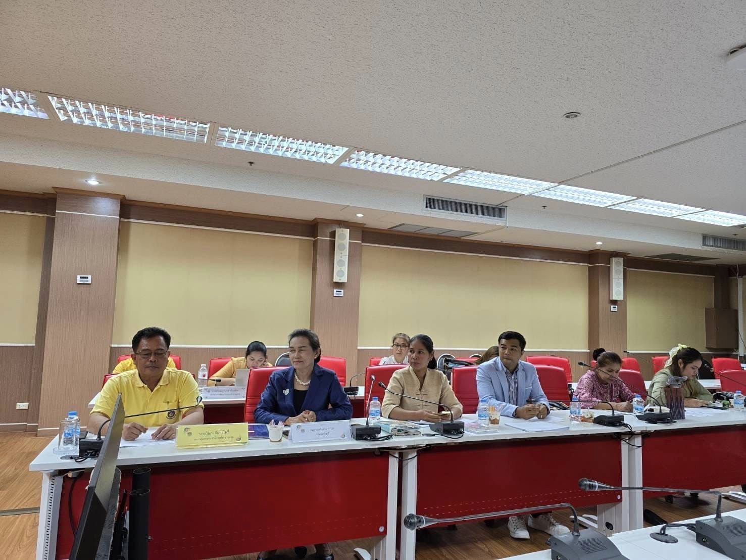 พช.ชัยภูมิ จัดประชุมชี้แจงเตรียมความพร้อมผู้ผลิต ผู้ประกอบการ OTOP ที่เข้าร่วมจำหน่ายสินค้าและผลิตภัณฑ์ชุมชนในงาน OTOP ศิลปาชีพ ประทีปไทย OTOP ก้าวไกลด้วยพระบารมี