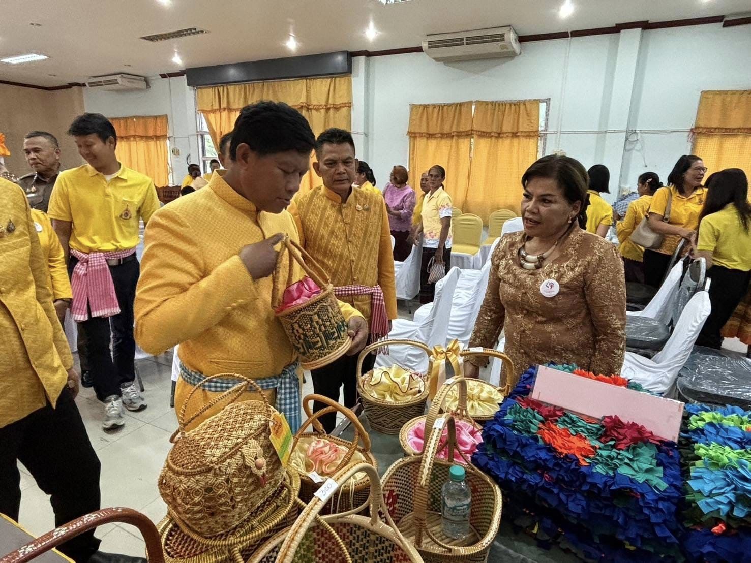 ผู้ตรวจราชการกรมการพัฒนาชุมชน ลงพื้นที่คัดเลือกคนกองทุนพัฒนาบทบาทสตรีดีเด่น ระดับเขตตรวจราชการที่ 13 พื้นที่จังหวัดชัยภูมิ วันที่สอง