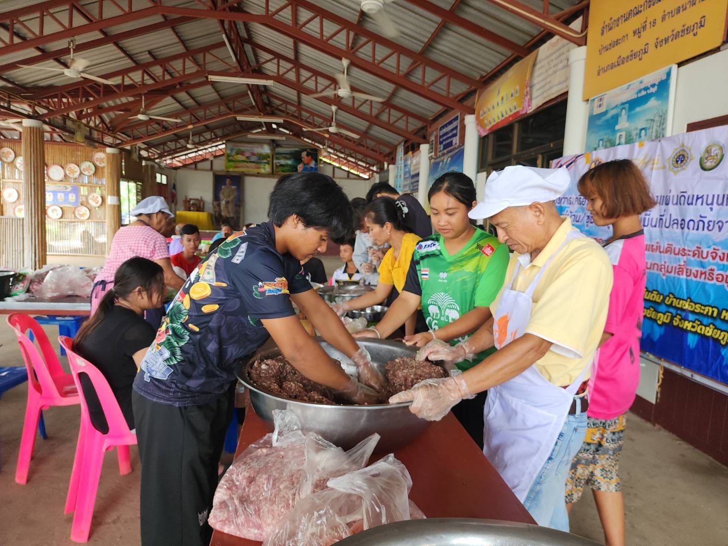 พช.ชัยภูมิ ดำเนินกิจกรรมเครือข่ายกองทุนแม่ของแผ่นดินระดับจังหวัดหนุนเสริมสัมมาชีพชุมชนแก่กลุ่มเสี่ยงหรือผู้ผ่านการบำบัด (สาธิตการประกอบอาชีพ)