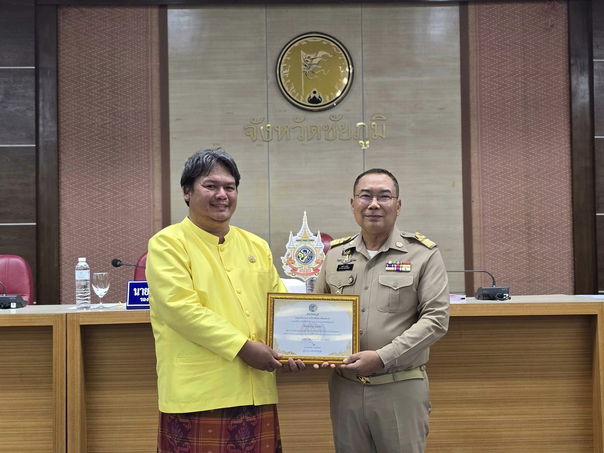 พช.ชัยภูมิ นำผู้นำชุมชน กลุ่ม องค์กร หน่วยงาน เข้ารับโล่เกียรติคุณและใบประกาศเกียรติคุณกิจกรรมพัฒนาชุมชนดีเด่น ประจำปี 2566 จำนวน 24 รางวัล จากผู้ว่าราชการจังหวัดชัยภูมิในที่ประชุมคณะกรมการจังหวัดชัยภูมิ ครั้งที่ 7/2567 ประจำเดือน กรกฎาคม 2567