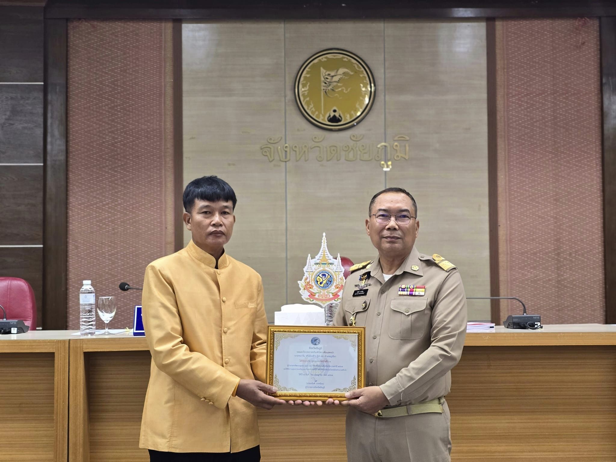 พช.ชัยภูมิ นำผู้นำชุมชน กลุ่ม องค์กร หน่วยงาน เข้ารับโล่เกียรติคุณและใบประกาศเกียรติคุณกิจกรรมพัฒนาชุมชนดีเด่น ประจำปี 2566 จำนวน 24 รางวัล จากผู้ว่าราชการจังหวัดชัยภูมิในที่ประชุมคณะกรมการจังหวัดชัยภูมิ ครั้งที่ 7/2567 ประจำเดือน กรกฎาคม 2567