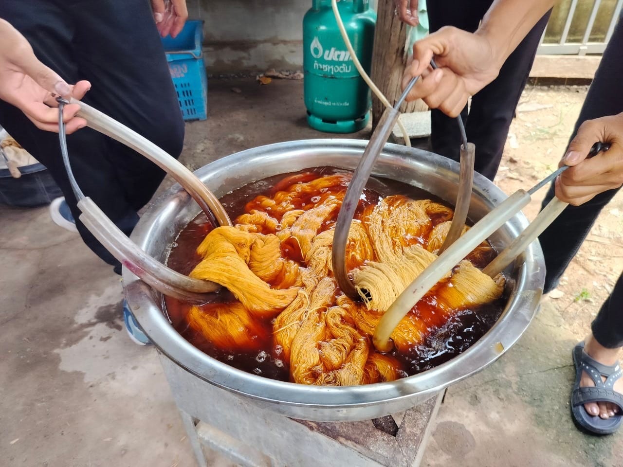 พช.ชัยภูมิ ขับเคลื่อนโครงการพัฒนาการแปรรูปสินค้าเกษตรเพื่อให้ได้มาตรฐาน กิจกรรมที่ 2 การพัฒนาศักยภาพด้านการผลิต การแปรรูปผ้า ตามหลักสูตรของศูนย์เรียนรู้การผลิตผ้าจังหวัดชัยภูมิ