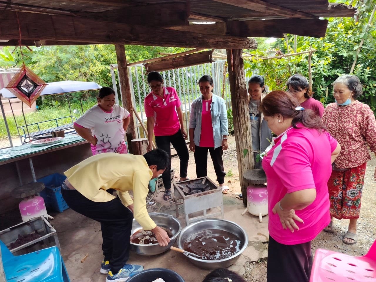 พช.ชัยภูมิ ขับเคลื่อนโครงการพัฒนาการแปรรูปสินค้าเกษตรเพื่อให้ได้มาตรฐาน กิจกรรมที่ 2 การพัฒนาศักยภาพด้านการผลิต การแปรรูปผ้า ตามหลักสูตรของศูนย์เรียนรู้การผลิตผ้าจังหวัดชัยภูมิ