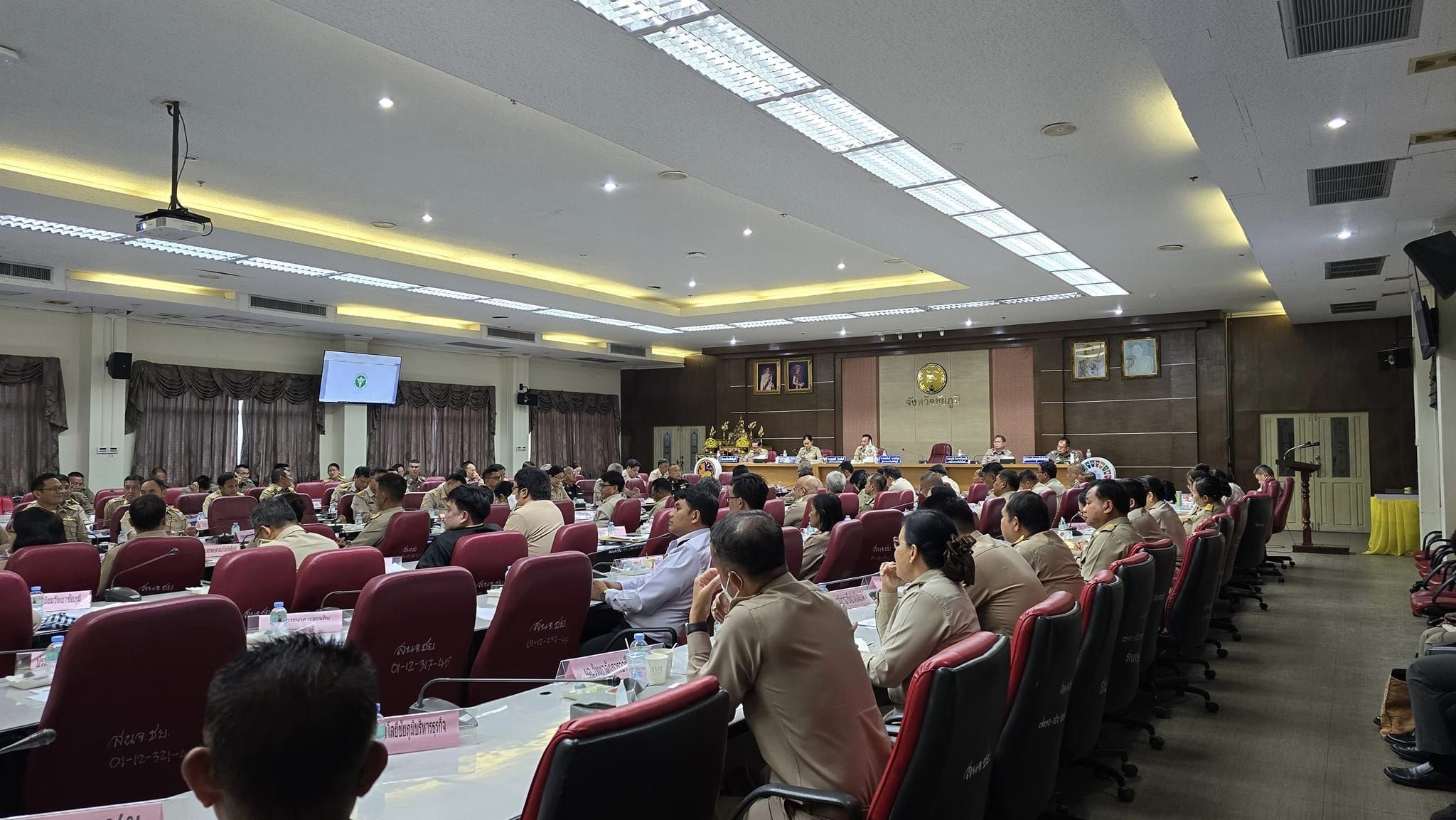 พช.ชัยภูมิ นำผู้นำชุมชน กลุ่ม องค์กร หน่วยงาน เข้ารับโล่เกียรติคุณและใบประกาศเกียรติคุณกิจกรรมพัฒนาชุมชนดีเด่น ประจำปี 2566 จำนวน 24 รางวัล จากผู้ว่าราชการจังหวัดชัยภูมิในที่ประชุมคณะกรมการจังหวัดชัยภูมิ ครั้งที่ 7/2567 ประจำเดือน กรกฎาคม 2567