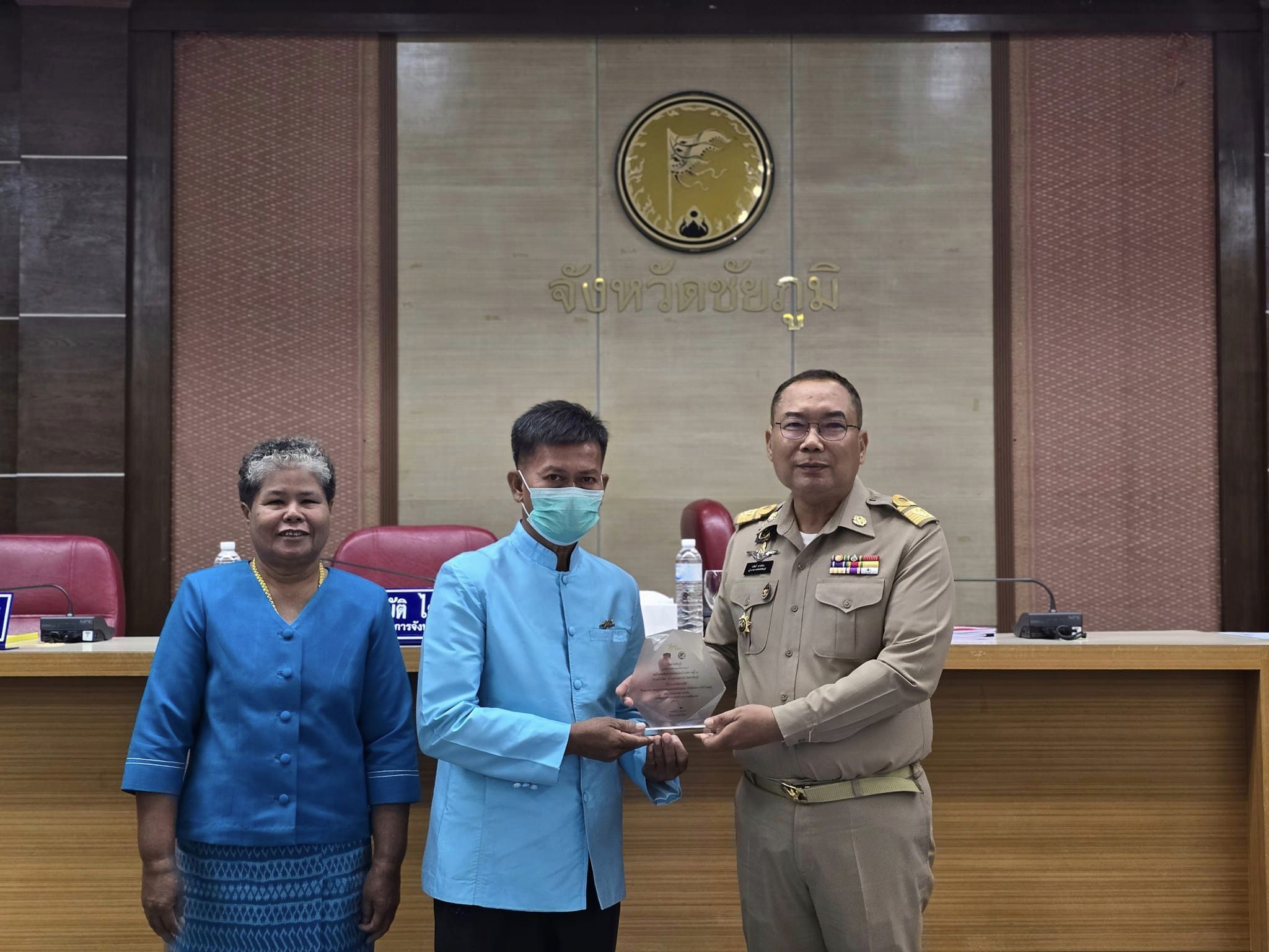 พช.ชัยภูมิ นำผู้นำชุมชน กลุ่ม องค์กร หน่วยงาน เข้ารับโล่เกียรติคุณและใบประกาศเกียรติคุณกิจกรรมพัฒนาชุมชนดีเด่น ประจำปี 2566 จำนวน 24 รางวัล จากผู้ว่าราชการจังหวัดชัยภูมิในที่ประชุมคณะกรมการจังหวัดชัยภูมิ ครั้งที่ 7/2567 ประจำเดือน กรกฎาคม 2567