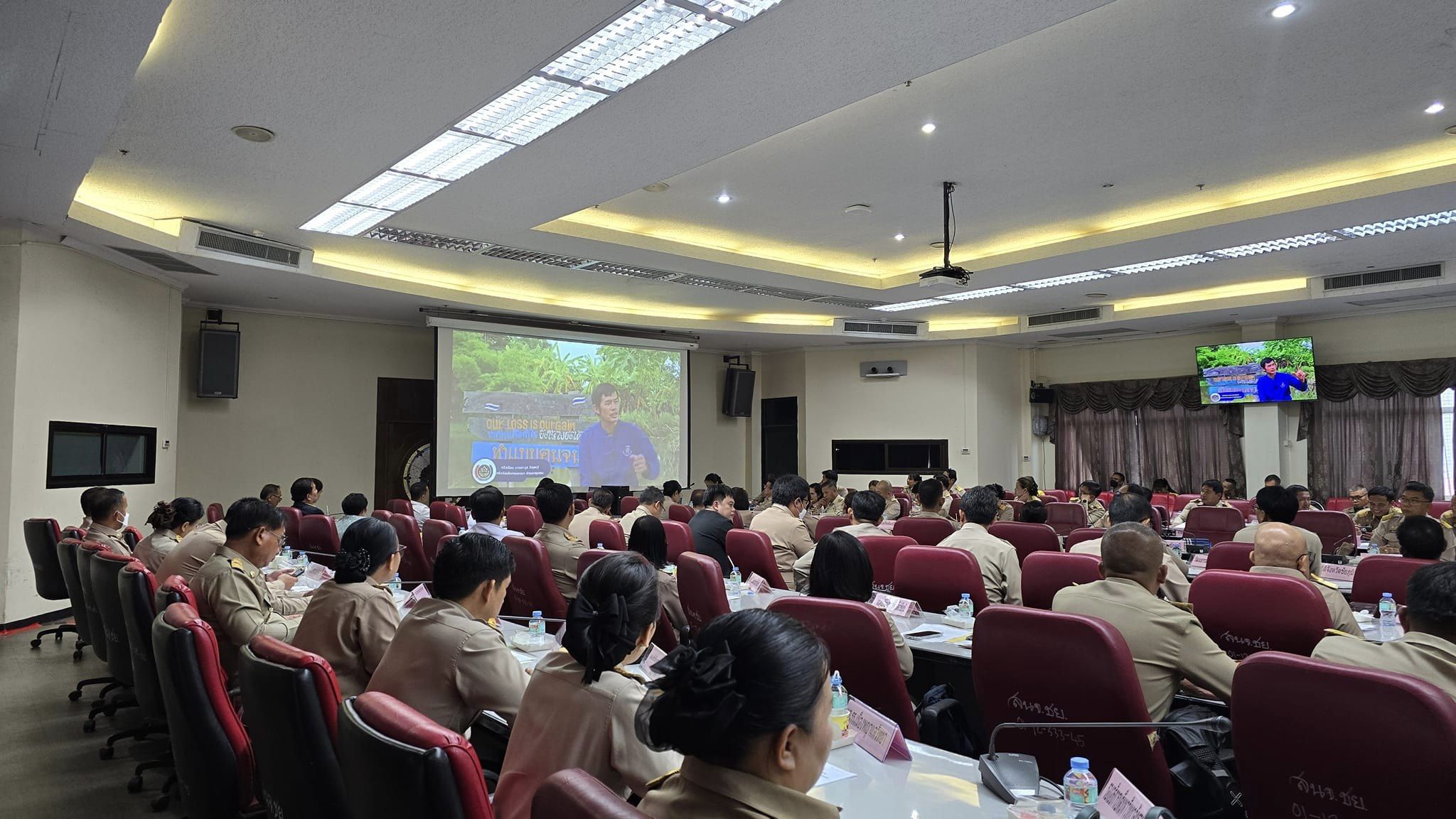 พช.ชัยภูมิ นำผู้นำชุมชน กลุ่ม องค์กร หน่วยงาน เข้ารับโล่เกียรติคุณและใบประกาศเกียรติคุณกิจกรรมพัฒนาชุมชนดีเด่น ประจำปี 2566 จำนวน 24 รางวัล จากผู้ว่าราชการจังหวัดชัยภูมิในที่ประชุมคณะกรมการจังหวัดชัยภูมิ ครั้งที่ 7/2567 ประจำเดือน กรกฎาคม 2567