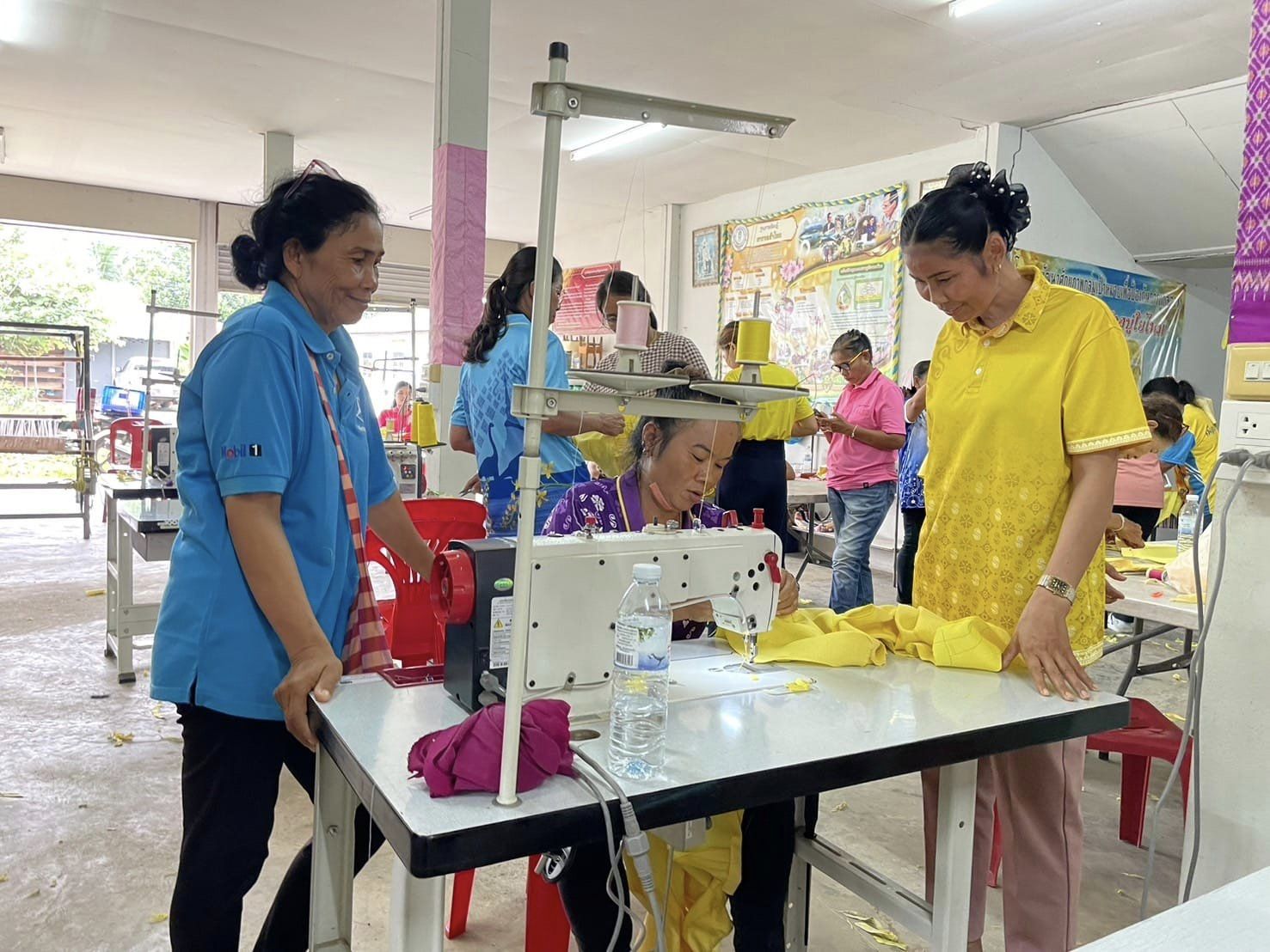 พช.ชัยภูมิ พัฒนาศักยภาพการผลิตผ้า ด้านการออกแบบและตัดเย็บเสื้อผ้า