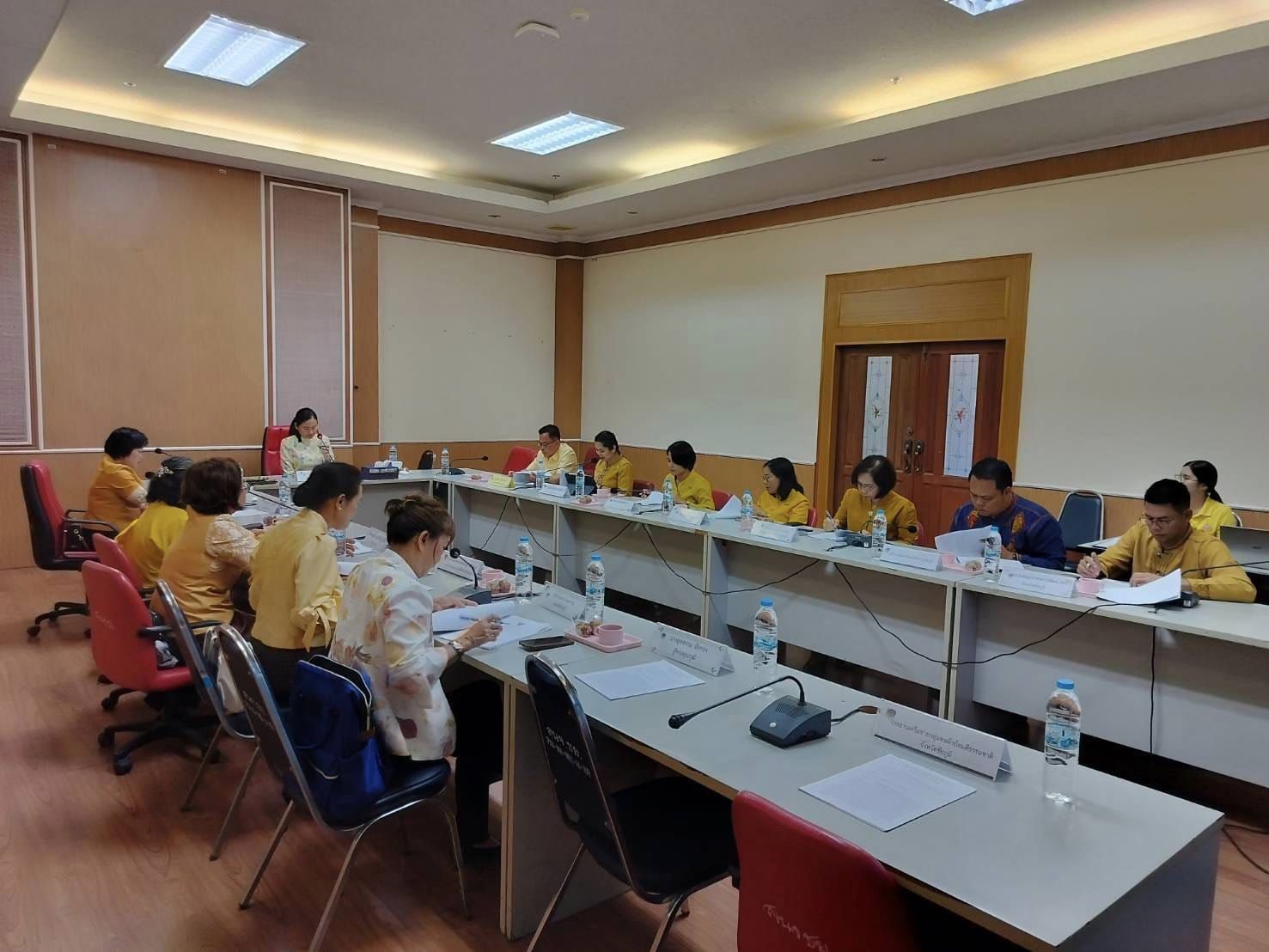 จังหวัดชัยภูมิ เตรียมความพร้อมพิจารณากลั่นกรองการประกวดผ้าลายพระราชทาน “ผ้าลายสิริวชิราภรณ์” และงานหัตถกรรม ระดับจังหวัด ประจำปี 2567