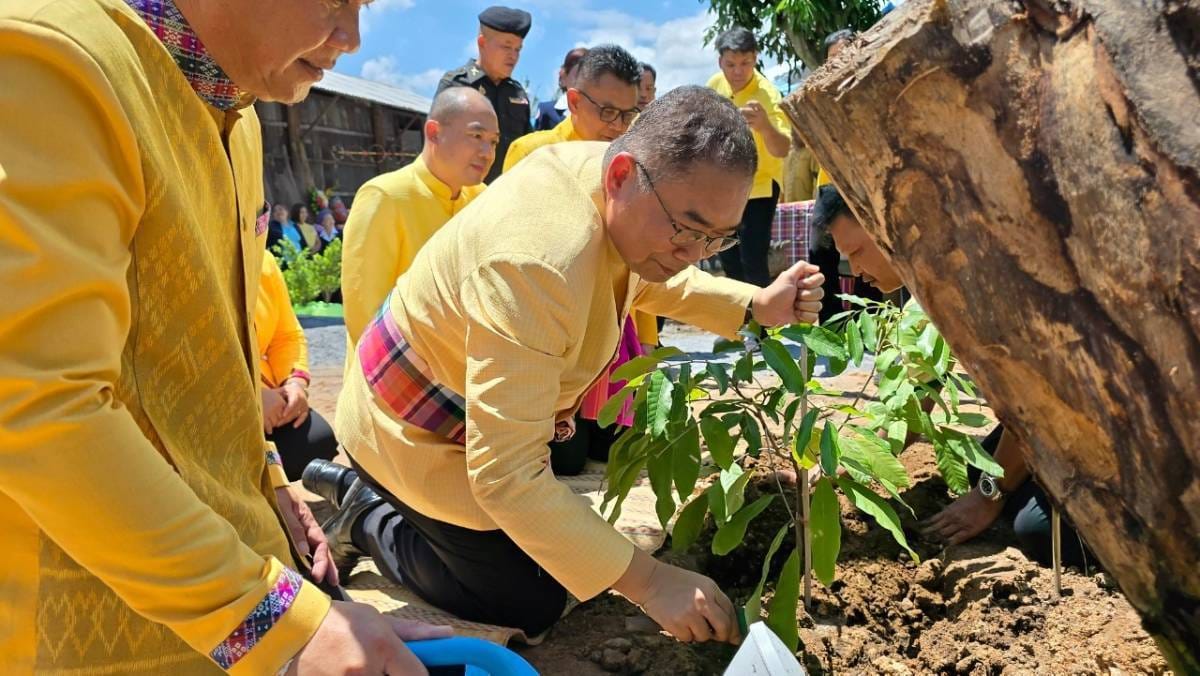 จังหวัดชัยภูมิ ส่งมอบบ้าน “ห่วงใย จากใจ GLO” ที่อำเภอภูเขียว