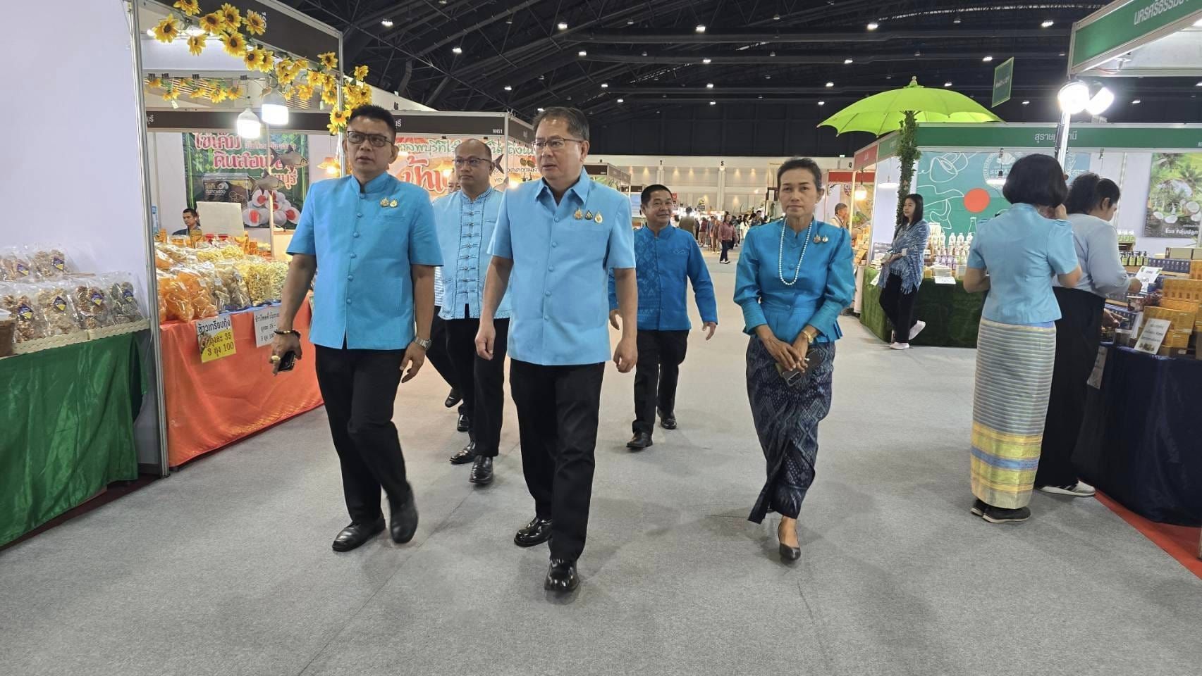 รองผู้ว่าฯ ชัยภูมิ ร่วมพิธีเปิดงาน OTOP ศิลปาชีพประทีปไทย OTOP หลอมดวงใจด้วยพระบารมี และเยี่ยมให้กำลังใจผู้ผลิต ผู้ประกอบการ OTOP ที่นำผลิตภัณฑ์ OTOP ระดับ 3-5 ดาวจากจังหวัดชัยภูมิ มาร่วมจัดแสดงและจำหน่าย