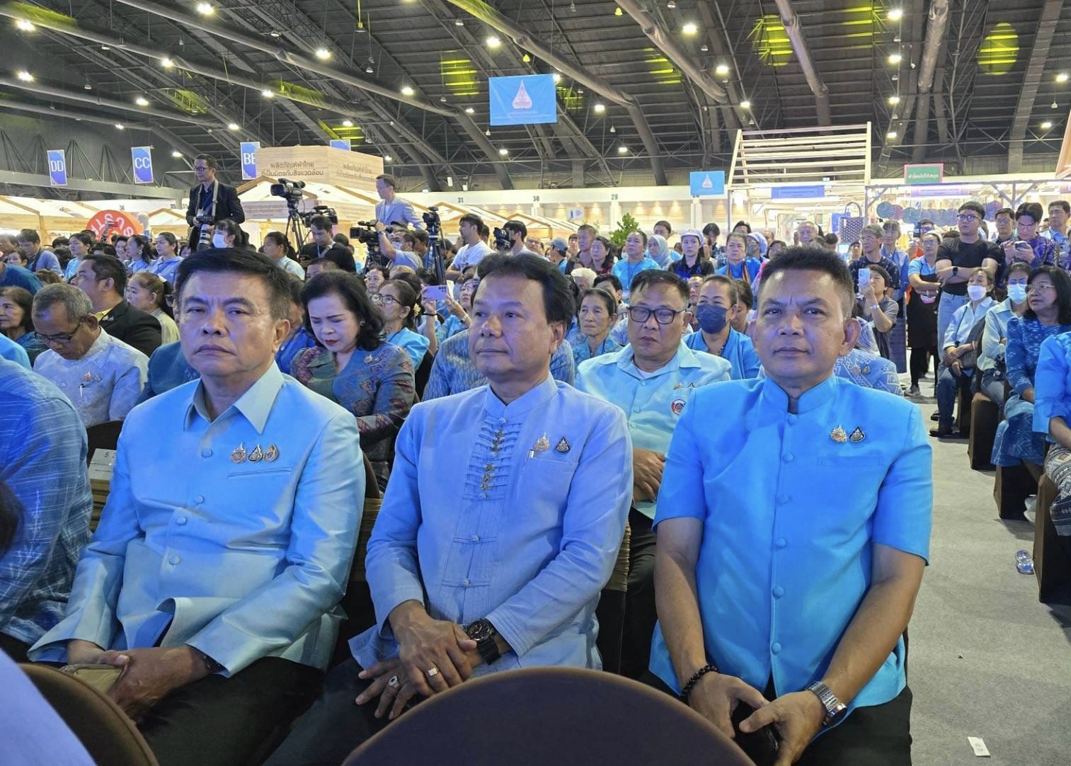 รองผู้ว่าฯ ชัยภูมิ ร่วมพิธีเปิดงาน OTOP ศิลปาชีพประทีปไทย OTOP หลอมดวงใจด้วยพระบารมี และเยี่ยมให้กำลังใจผู้ผลิต ผู้ประกอบการ OTOP ที่นำผลิตภัณฑ์ OTOP ระดับ 3-5 ดาวจากจังหวัดชัยภูมิ มาร่วมจัดแสดงและจำหน่าย