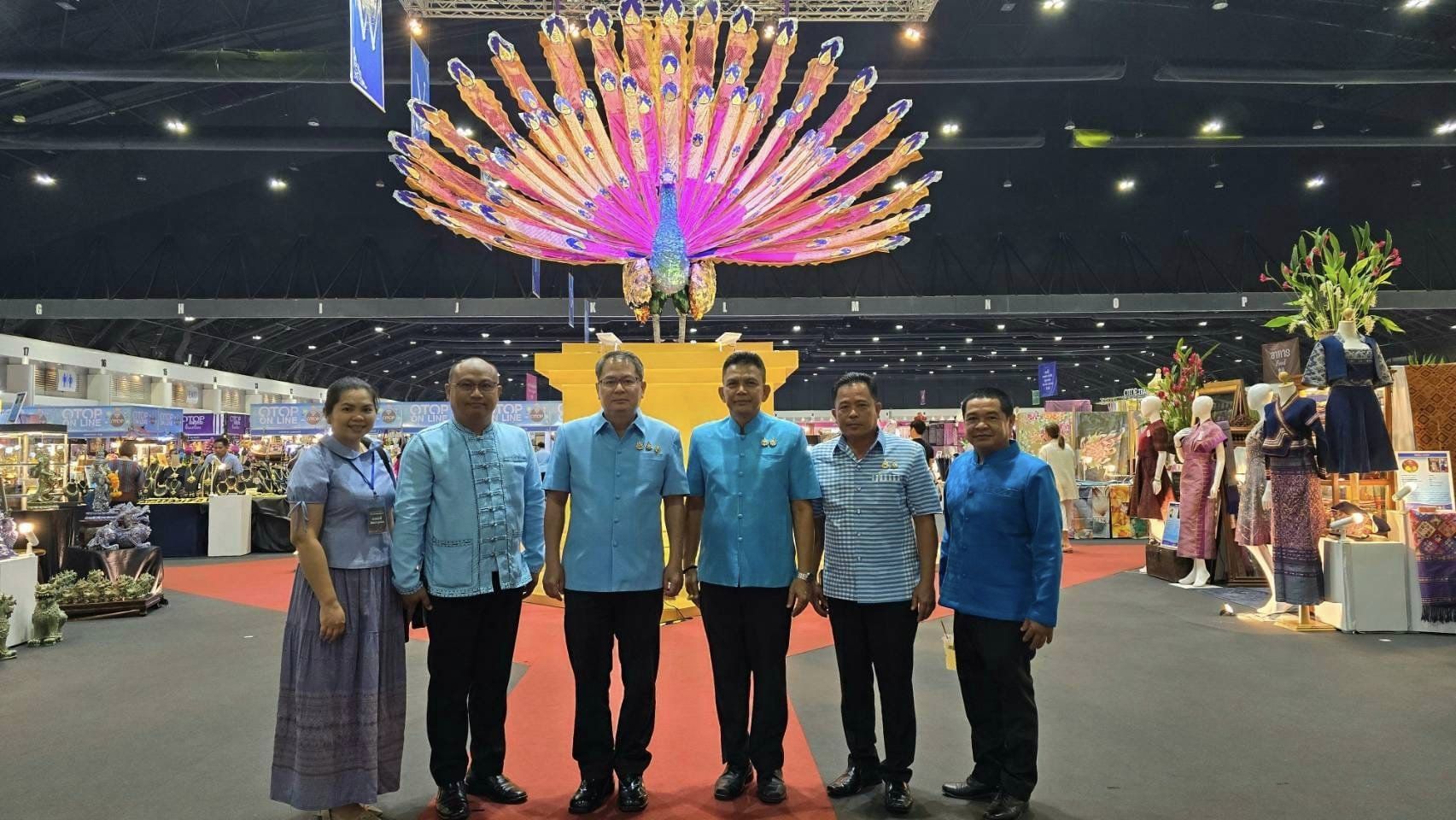 รองผู้ว่าฯ ชัยภูมิ ร่วมพิธีเปิดงาน OTOP ศิลปาชีพประทีปไทย OTOP หลอมดวงใจด้วยพระบารมี และเยี่ยมให้กำลังใจผู้ผลิต ผู้ประกอบการ OTOP ที่นำผลิตภัณฑ์ OTOP ระดับ 3-5 ดาวจากจังหวัดชัยภูมิ มาร่วมจัดแสดงและจำหน่าย