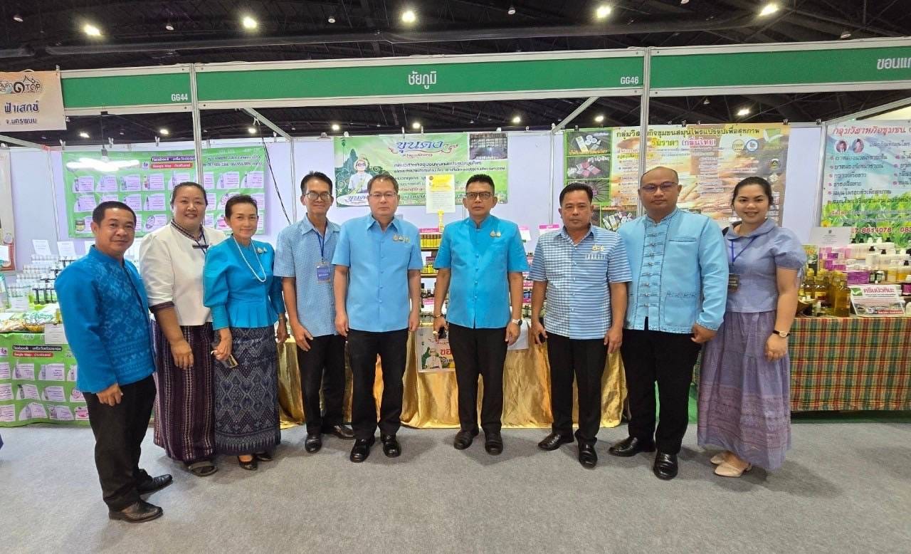 เปิดงานอย่างเป็นทางการ กรมการพัฒนาชุมชนจัดอย่างยิ่งใหญ่ OTOP ศิลปาชีพประทีปไทย OTOP หลอมดวงใจด้วยพระบารมี จังหวัดชัยภูมิร่วมยกคาราวานสินค้าผลิตภัณฑ์ชุมชน ร่วมจำหน่าย