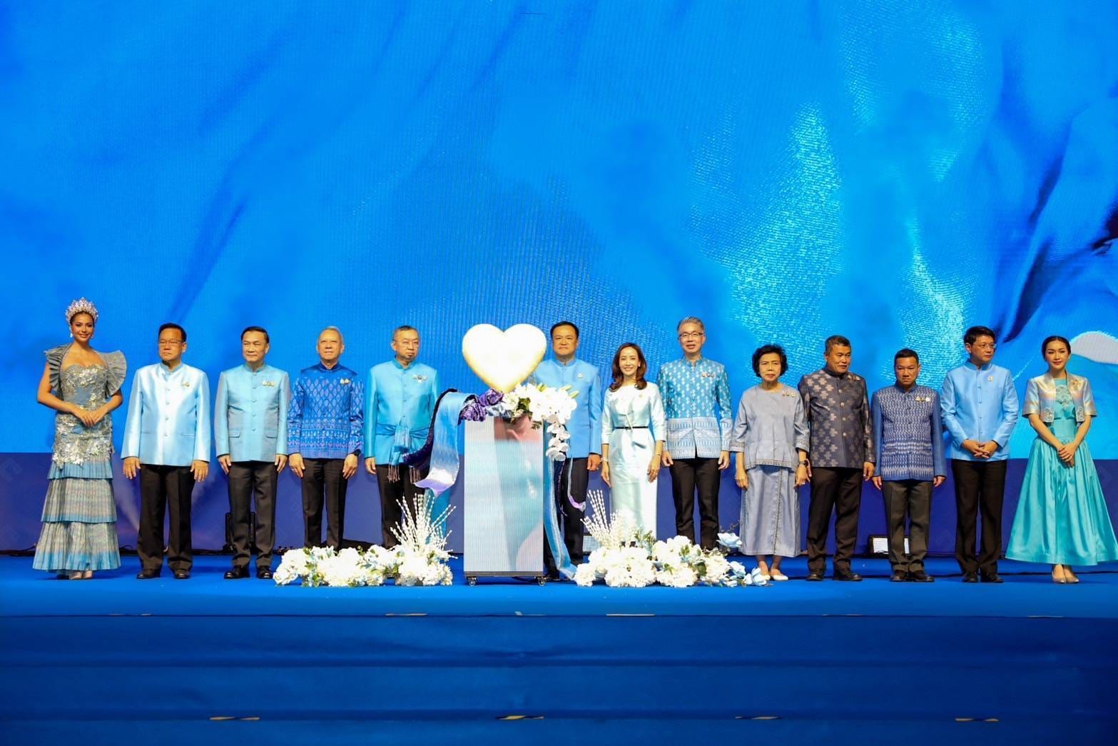 รองผู้ว่าฯ ชัยภูมิ ร่วมพิธีเปิดงาน OTOP ศิลปาชีพประทีปไทย OTOP หลอมดวงใจด้วยพระบารมี และเยี่ยมให้กำลังใจผู้ผลิต ผู้ประกอบการ OTOP ที่นำผลิตภัณฑ์ OTOP ระดับ 3-5 ดาวจากจังหวัดชัยภูมิ มาร่วมจัดแสดงและจำหน่าย