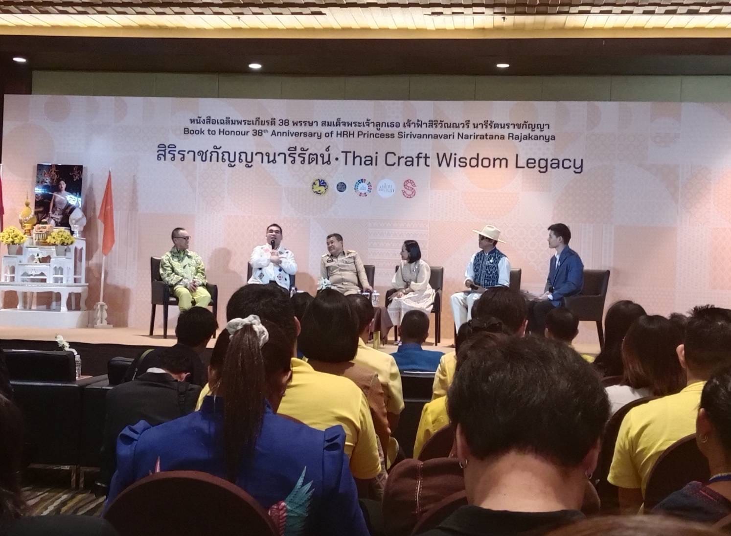 งาน OTOP ศิลปาชีพคึกคัก ผู้นำสตรีเยี่ยมชมบูท ศึกษาดูงาน และอุดหนุนสินค้า OTOP ผู้ประกอบการชัยภูมิยิ้มรับยอดจำหน่ายและยอดสั่งจองผลิตภัณฑ์