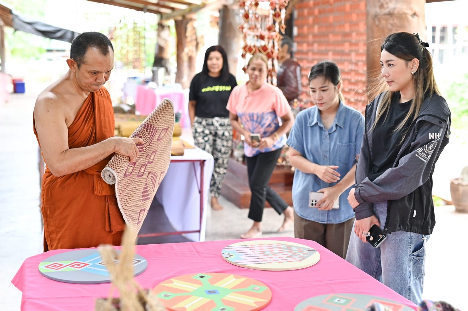 กรมการพัฒนาชุมชน ขับเคลื่อนชุมชนภูมิปัญญาเพื่อพัฒนาผลิตภัณฑ์ บ้านหนองหอย หมู่ที่ 4 ตำบลกุดชุมแสง อำเภอหนองบัวแดง จังหวัดชัยภูมิ