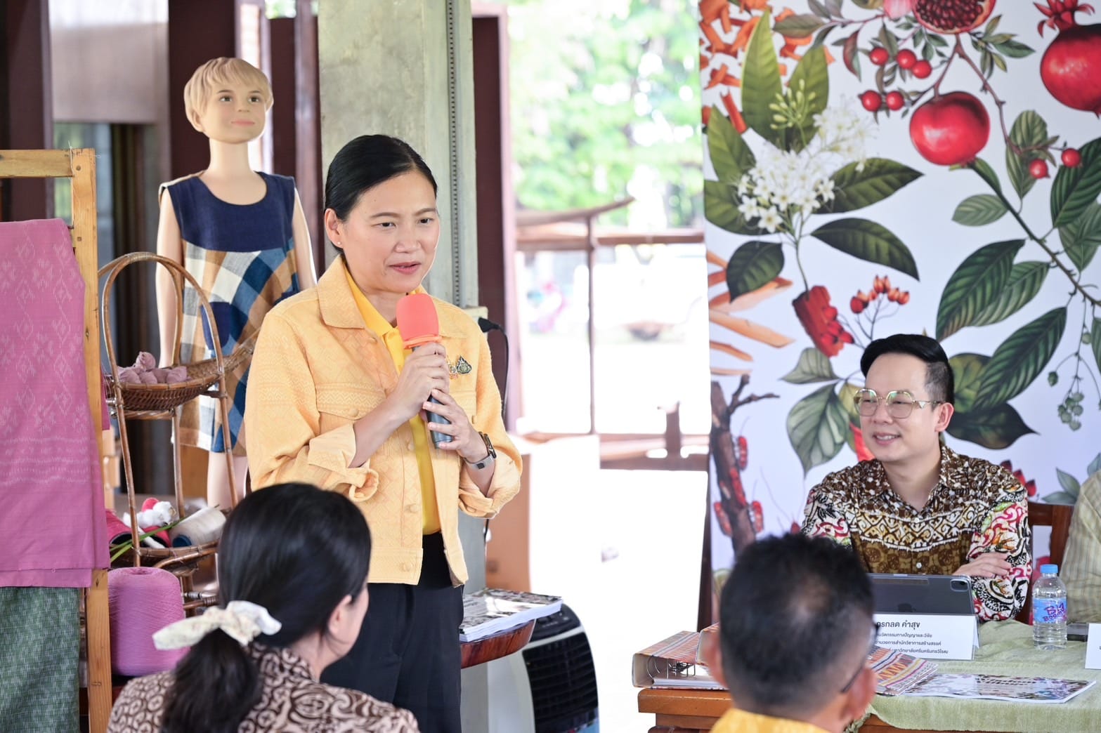 กรมการพัฒนาชุมชน ขับเคลื่อนชุมชนภูมิปัญญาเพื่อพัฒนาผลิตภัณฑ์ บ้านหนองหอย หมู่ที่ 4 ตำบลกุดชุมแสง อำเภอหนองบัวแดง จังหวัดชัยภูมิ