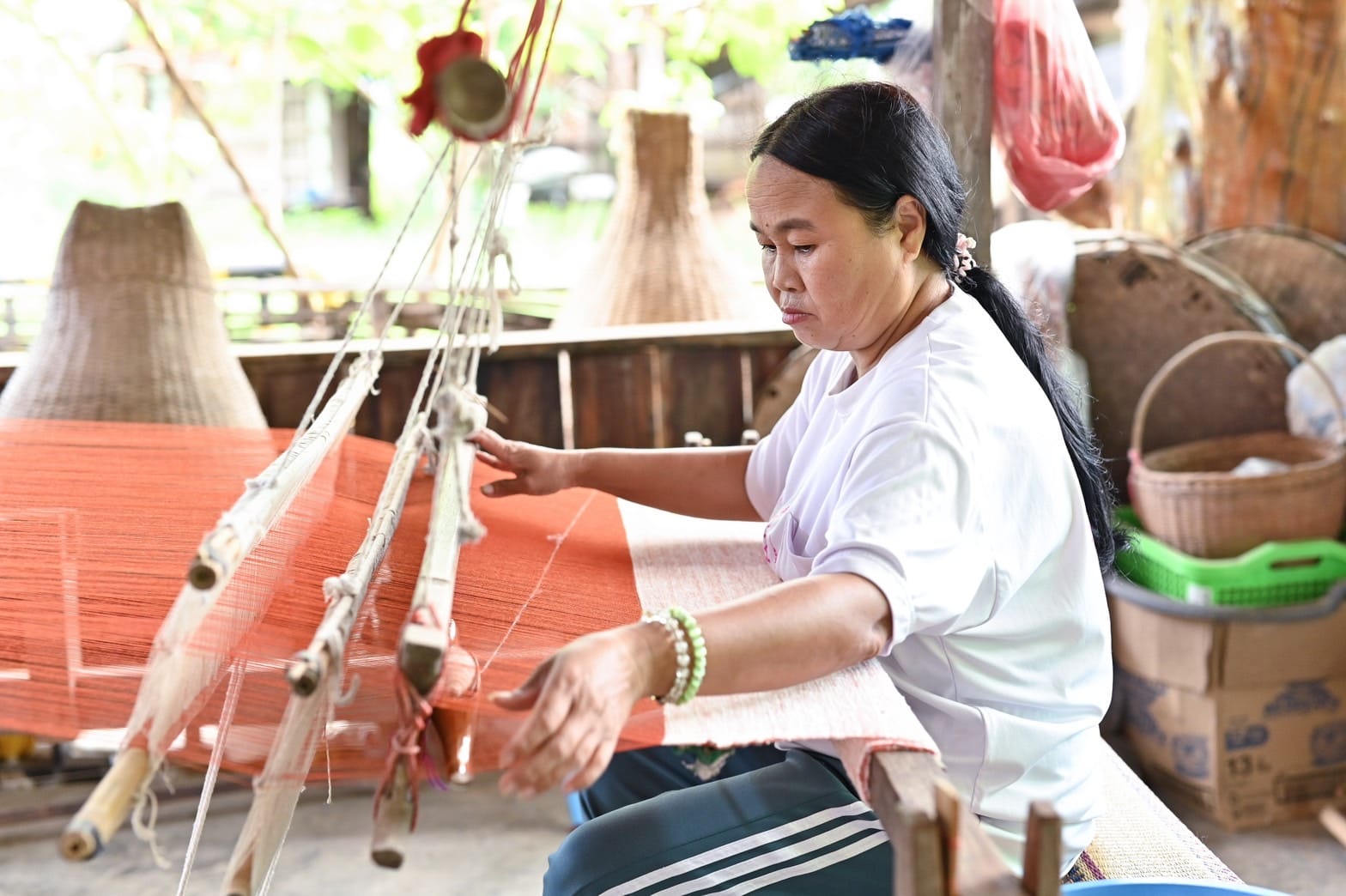 กรมการพัฒนาชุมชน ขับเคลื่อนชุมชนภูมิปัญญาเพื่อพัฒนาผลิตภัณฑ์ บ้านหนองหอย หมู่ที่ 4 ตำบลกุดชุมแสง อำเภอหนองบัวแดง จังหวัดชัยภูมิ