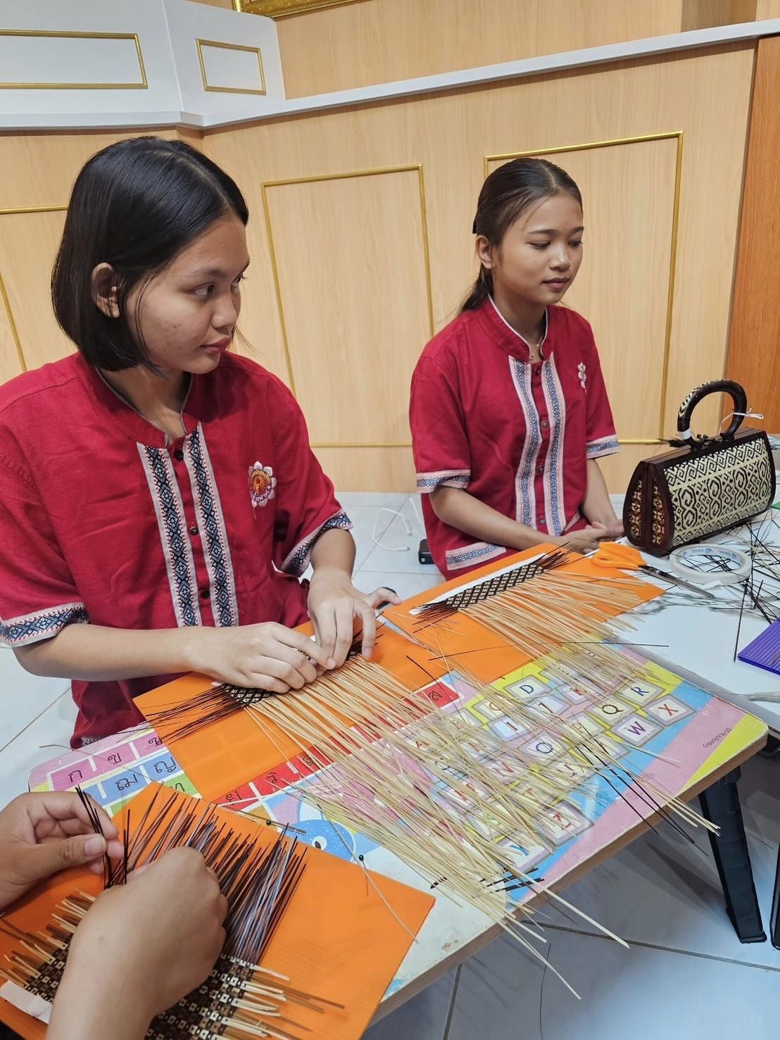 ชัยภูมิ เตรียมพร้อมขับเคลื่อนบ้านหนองหอย หมู่ที่ 4 ตำบลกุดชุมแสง อำเภอหนองบัวแดง เป็นชุมชนภูมิปัญญาเพื่อพัฒนาผลิตภัณฑ์