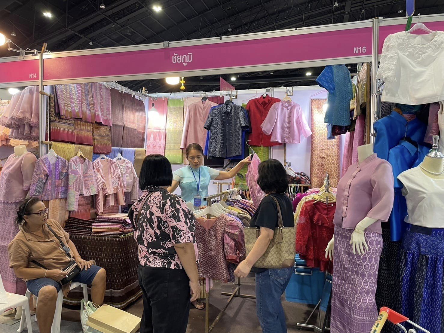 โค้งสุดท้าย งาน OTOP ศิลปาชีพประทีปไทย OTOP หลอมดวงใจด้วยพระบารมี ผู้ผลิต ผู้ประกอบการ OTOP ชัยภูมิ เตรียมสินค้าคุณภาพรอต้อนรับลูกค้าสุดสัปดาห์