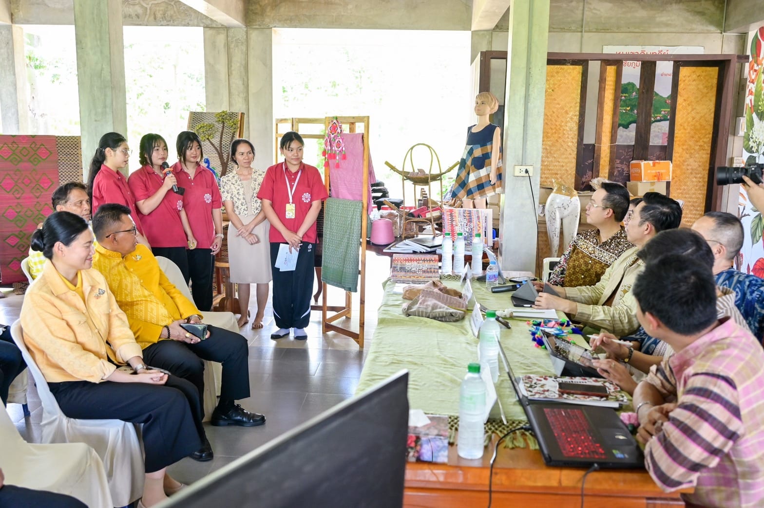 กรมการพัฒนาชุมชน ขับเคลื่อนชุมชนภูมิปัญญาเพื่อพัฒนาผลิตภัณฑ์ บ้านหนองหอย หมู่ที่ 4 ตำบลกุดชุมแสง อำเภอหนองบัวแดง จังหวัดชัยภูมิ