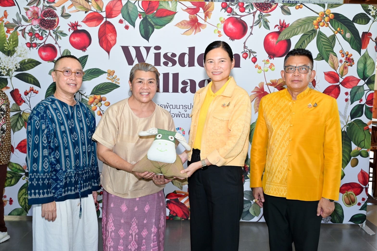 กรมการพัฒนาชุมชน ขับเคลื่อนชุมชนภูมิปัญญาเพื่อพัฒนาผลิตภัณฑ์ บ้านหนองหอย หมู่ที่ 4 ตำบลกุดชุมแสง อำเภอหนองบัวแดง จังหวัดชัยภูมิ