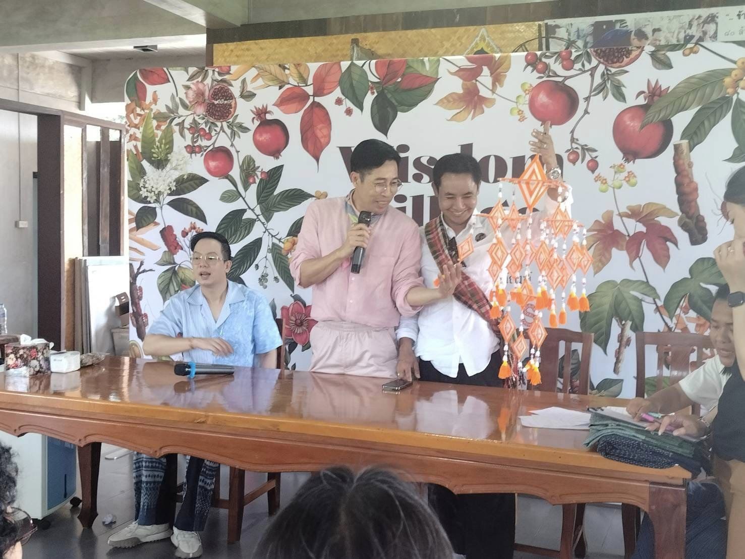 ผู้ผลิต ผู้ประกอบการชุมชนอำเภอหนองบัวแดง จังหวัดชัยภูมิ ตื่นตัวพร้อมรับองค์ความรู้ขับเคลื่อนชุมชนภูมิปัญญาเพื่อพัฒนาผลิตภัณฑ์