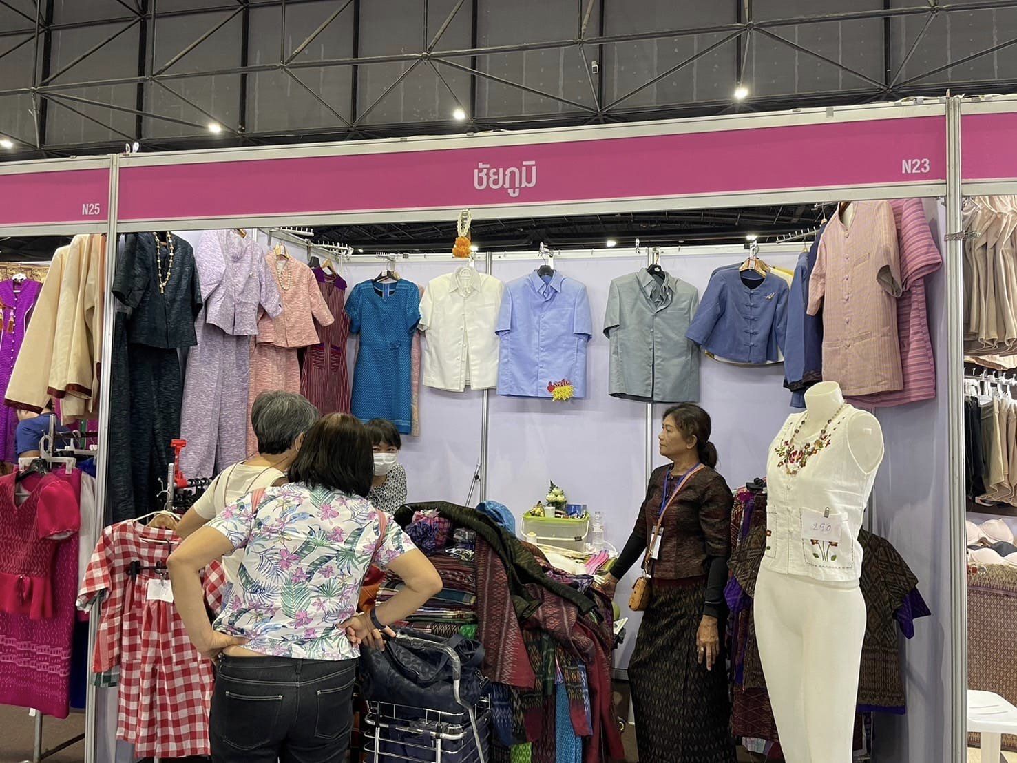 โค้งสุดท้าย งาน OTOP ศิลปาชีพประทีปไทย OTOP หลอมดวงใจด้วยพระบารมี ผู้ผลิต ผู้ประกอบการ OTOP ชัยภูมิ เตรียมสินค้าคุณภาพรอต้อนรับลูกค้าสุดสัปดาห์