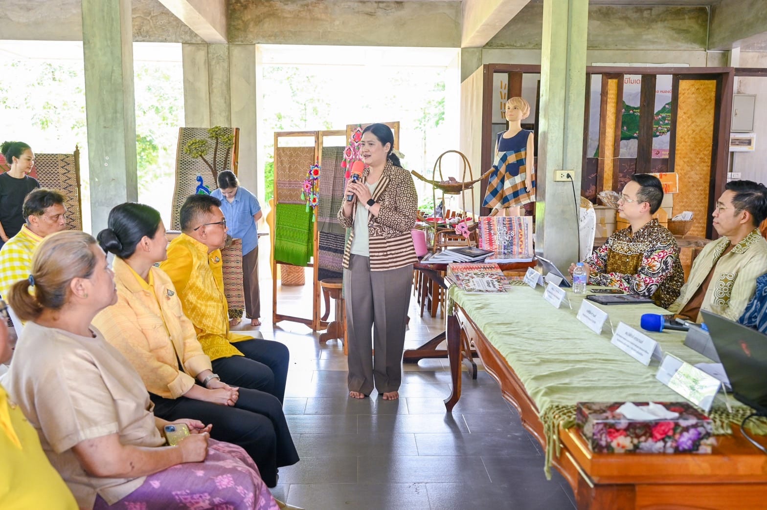 กรมการพัฒนาชุมชน ขับเคลื่อนชุมชนภูมิปัญญาเพื่อพัฒนาผลิตภัณฑ์ บ้านหนองหอย หมู่ที่ 4 ตำบลกุดชุมแสง อำเภอหนองบัวแดง จังหวัดชัยภูมิ