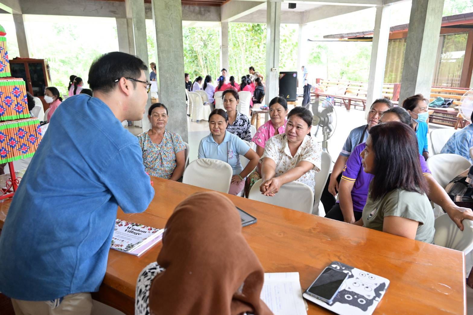 ผู้ผลิต ผู้ประกอบการชุมชนอำเภอหนองบัวแดง จังหวัดชัยภูมิ ตื่นตัวพร้อมรับองค์ความรู้ขับเคลื่อนชุมชนภูมิปัญญาเพื่อพัฒนาผลิตภัณฑ์