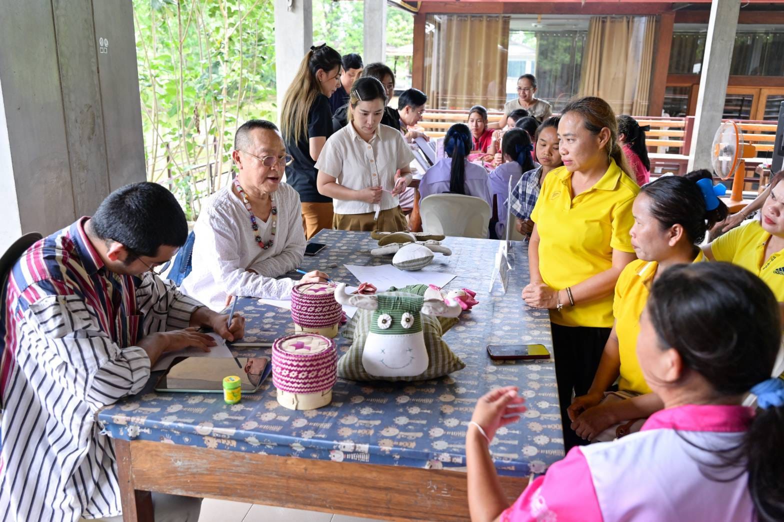 ผู้ผลิต ผู้ประกอบการชุมชนอำเภอหนองบัวแดง จังหวัดชัยภูมิ ตื่นตัวพร้อมรับองค์ความรู้ขับเคลื่อนชุมชนภูมิปัญญาเพื่อพัฒนาผลิตภัณฑ์