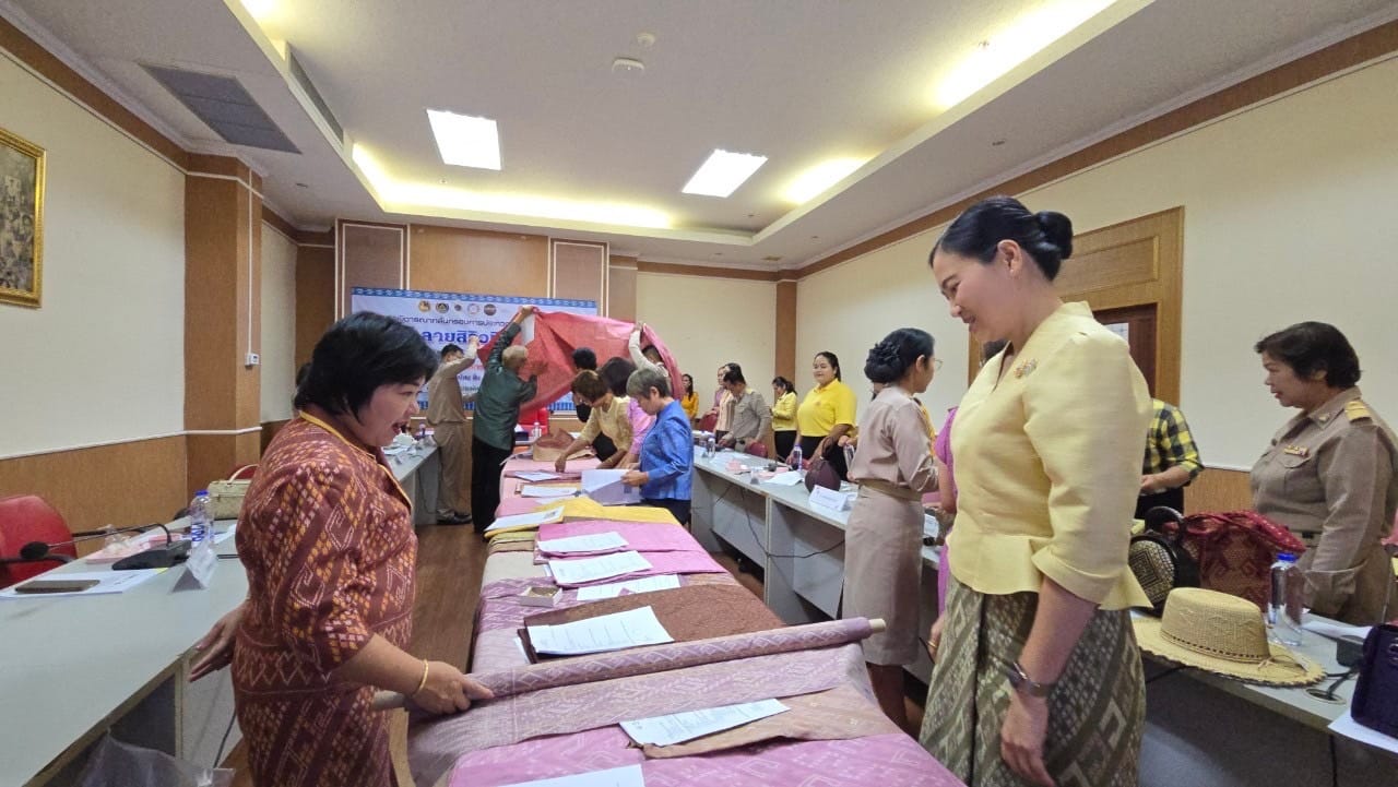 จังหวัดชัยภูมิ ประชุมพิจารณากลั่นกรองผ้าลายพระราชทาน “ผ้าลายสิริวชิราภรณ์” และงานหัตถกรรม ระดับจังหวัด ประจำปี 2567