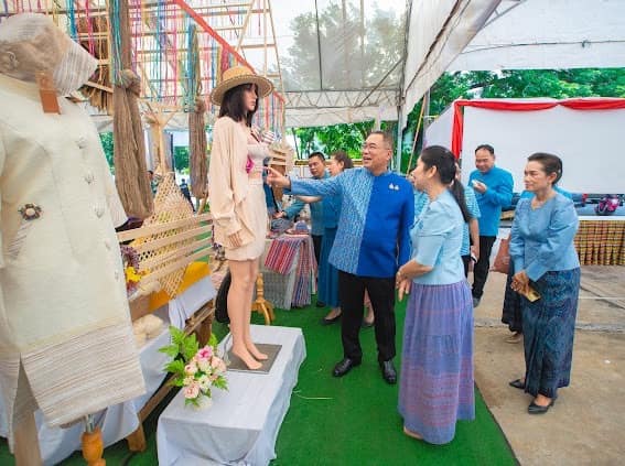 ชัยภูมิเปิดงาน “สุดยอดผ้าและของดีชัยภูมิ” อย่างเป็นทางการ ส่งเสริมช่องทางการตลาดแก่ผู้ผลิต ผู้ประกอบการชุมชน กระตุ้นการหมุนเวียนของเศรษฐกิจฐานราก