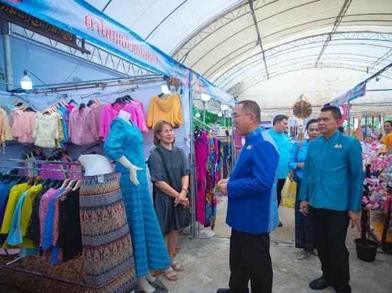 ชัยภูมิเปิดงาน “สุดยอดผ้าและของดีชัยภูมิ” อย่างเป็นทางการ ส่งเสริมช่องทางการตลาดแก่ผู้ผลิต ผู้ประกอบการชุมชน กระตุ้นการหมุนเวียนของเศรษฐกิจฐานราก