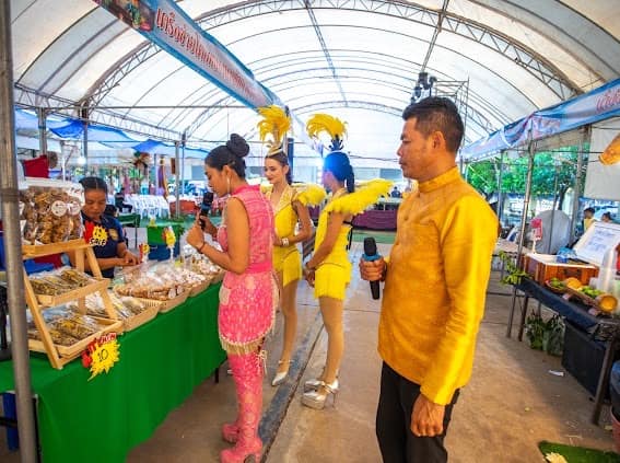 พช. ชัยภูมิ จัดงาน “สุดยอดผ้าและของดีชัยภูมิ” เพิ่มช่องทางการตลาดแก่ผู้ผลิต ผู้ประกอบการชุมชน สร้างรายได้กระตุ้นการหมุนเวียนของเศรษฐกิจฐานราก