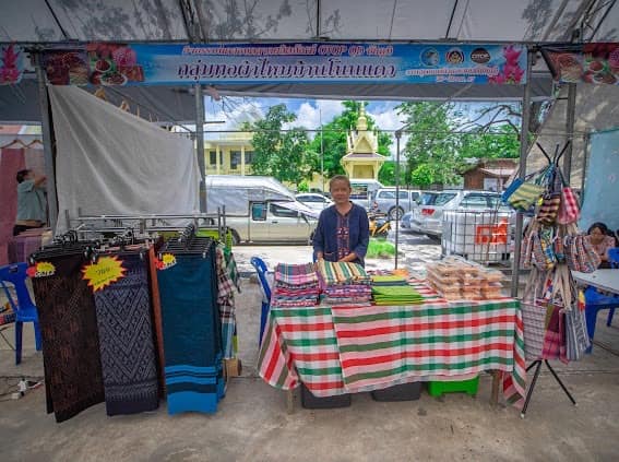 พช. ชัยภูมิ จัดงาน “สุดยอดผ้าและของดีชัยภูมิ” เพิ่มช่องทางการตลาดแก่ผู้ผลิต ผู้ประกอบการชุมชน สร้างรายได้กระตุ้นการหมุนเวียนของเศรษฐกิจฐานราก
