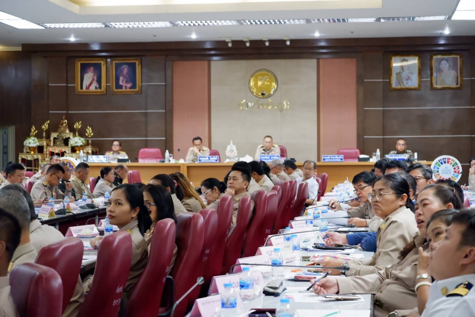 พช.ชัยภูมิ นำกลุ่ม องค์กรสตรี รับโล่เกียรติคุณและใบประกาศเกียรติคุณกิจกรรมโครงการเชิดชูเกียรติคนกองทุนพัฒนาบทบาทสตรี ประจำปี 2567 จำนวน 15 รางวัล จากผู้ว่าราชการจังหวัดชัยภูมิในที่ประชุมคณะกรมการจังหวัดชัยภูมิ ครั้งที่ 8/2567 ประจำเดือน สิงหาคม 2567