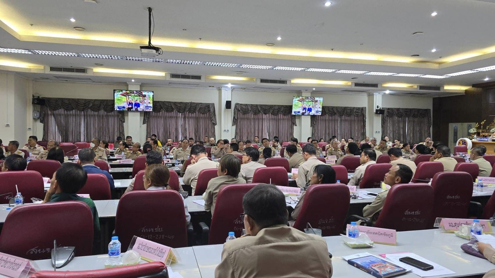 พช.ชัยภูมิ นำกลุ่ม องค์กรสตรี รับโล่เกียรติคุณและใบประกาศเกียรติคุณกิจกรรมโครงการเชิดชูเกียรติคนกองทุนพัฒนาบทบาทสตรี ประจำปี 2567 จำนวน 15 รางวัล จากผู้ว่าราชการจังหวัดชัยภูมิในที่ประชุมคณะกรมการจังหวัดชัยภูมิ ครั้งที่ 8/2567 ประจำเดือน สิงหาคม 2567