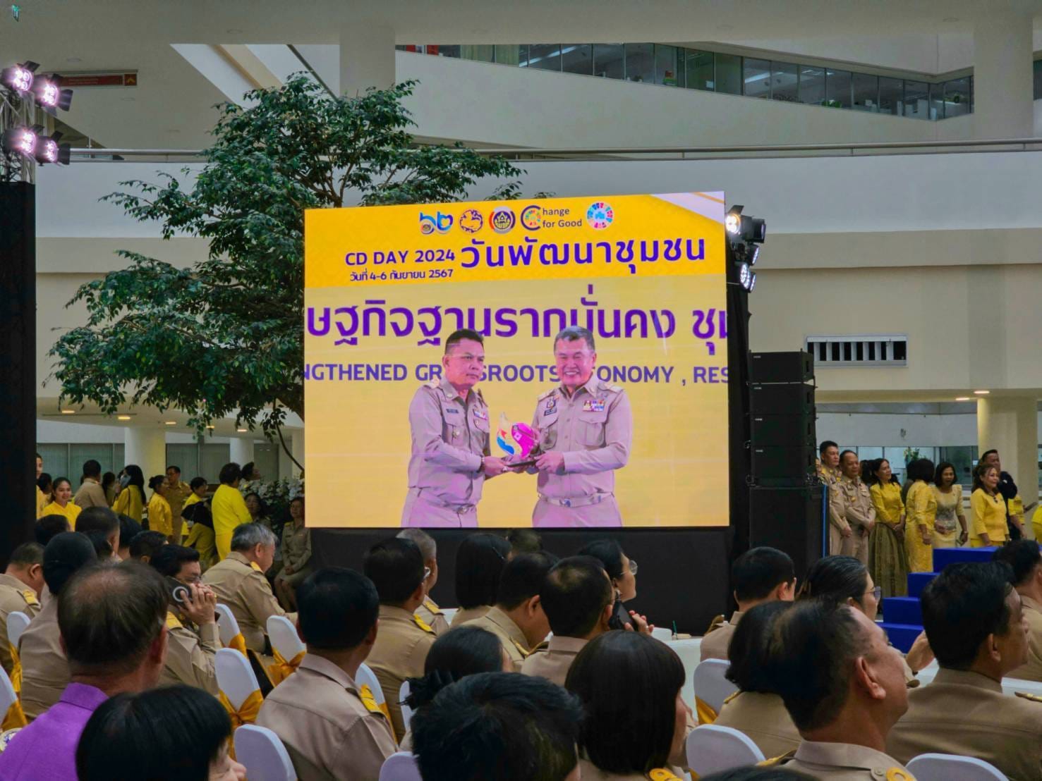 พช.ชัยภูมิ นำคณะเข้ารับโล่รางวัลพระราชทานสมเด็จพระกนิษฐาธิราชเจ้า กรมสมเด็จพระเทพรัตนราชสุดา ฯ สยามบรมราชกุมารี 2 รางวัล รางวัลประกาศเกียรติคุณ 1 รางวัล โล่รางวัลสิงห์ทอง 3 รางวัล และรางวัลเชิดชูเกียรติ 2 รางวัล ในงานแสดงผลงานของการพัฒนา (วันพัฒนาชุมชน ครั้งที่ 13 ปี 2567) CD DAY 2024 กรมการพัฒนาชุมชน ที่ศูนย์ราชการเฉลิมพระเกียรติ ฯกรุงเทพมหานคร