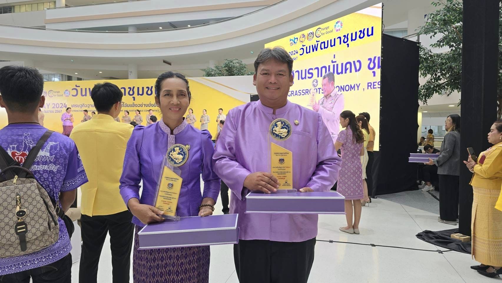 พช.ชัยภูมิ นำคณะเข้ารับโล่รางวัลพระราชทานสมเด็จพระกนิษฐาธิราชเจ้า กรมสมเด็จพระเทพรัตนราชสุดา ฯ สยามบรมราชกุมารี 2 รางวัล รางวัลประกาศเกียรติคุณ 1 รางวัล โล่รางวัลสิงห์ทอง 3 รางวัล และรางวัลเชิดชูเกียรติ 2 รางวัล ในงานแสดงผลงานของการพัฒนา (วันพัฒนาชุมชน ครั้งที่ 13 ปี 2567) CD DAY 2024 กรมการพัฒนาชุมชน ที่ศูนย์ราชการเฉลิมพระเกียรติ ฯกรุงเทพมหานคร