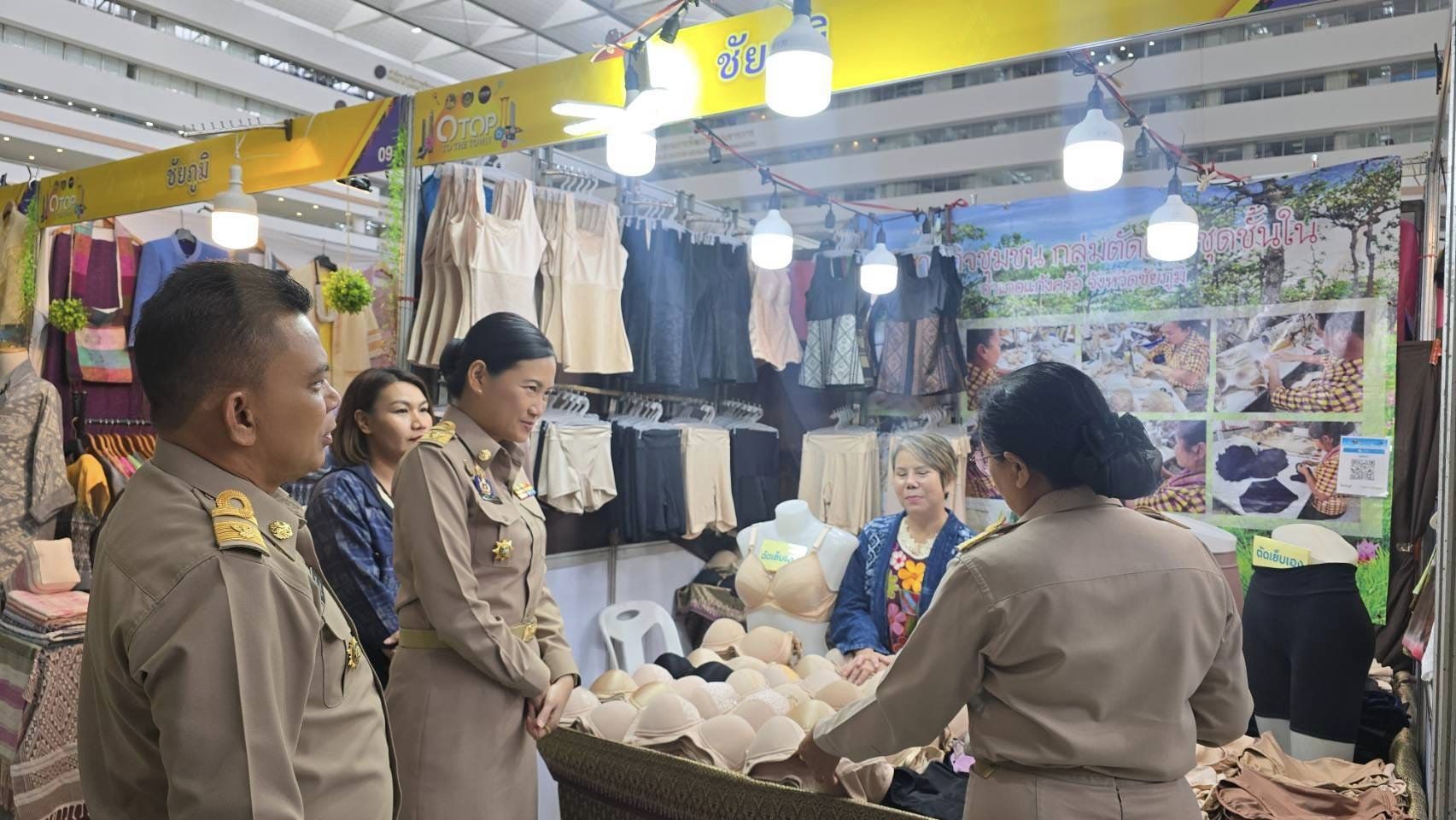 พช.ชัยภูมิ นำคณะเข้ารับโล่รางวัลพระราชทานสมเด็จพระกนิษฐาธิราชเจ้า กรมสมเด็จพระเทพรัตนราชสุดา ฯ สยามบรมราชกุมารี 2 รางวัล รางวัลประกาศเกียรติคุณ 1 รางวัล โล่รางวัลสิงห์ทอง 3 รางวัล และรางวัลเชิดชูเกียรติ 2 รางวัล ในงานแสดงผลงานของการพัฒนา (วันพัฒนาชุมชน ครั้งที่ 13 ปี 2567) CD DAY 2024 กรมการพัฒนาชุมชน ที่ศูนย์ราชการเฉลิมพระเกียรติ ฯกรุงเทพมหานคร