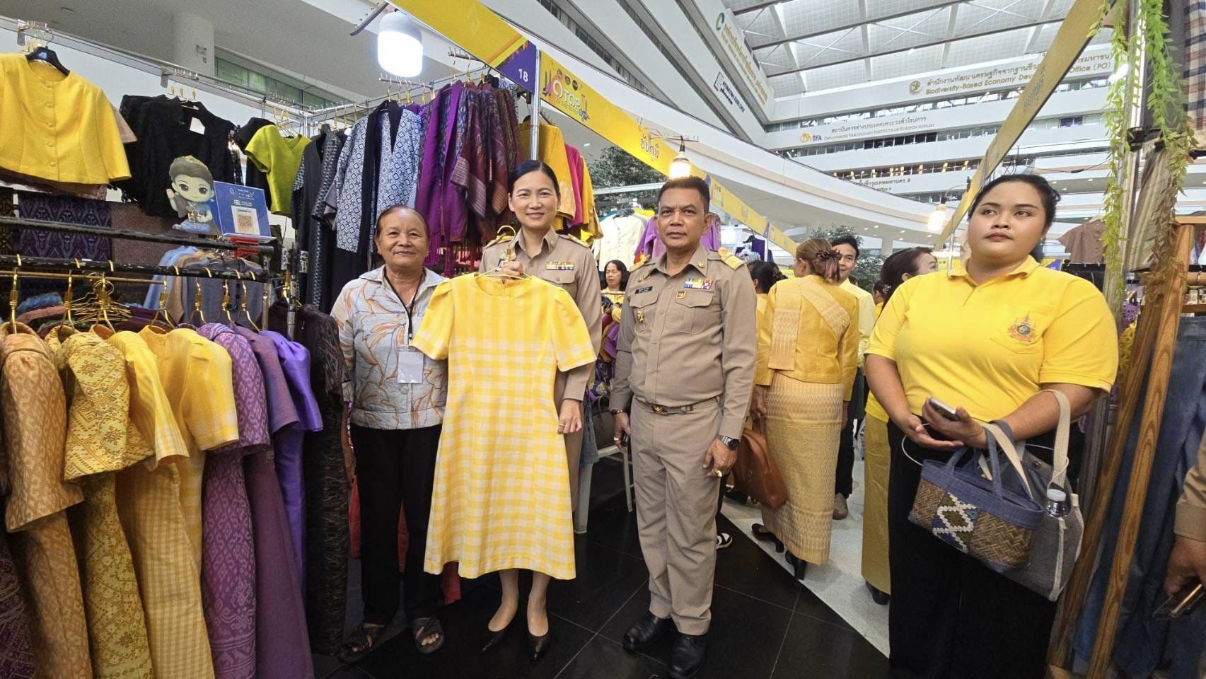 พช.ชัยภูมิ นำคณะเข้ารับโล่รางวัลพระราชทานสมเด็จพระกนิษฐาธิราชเจ้า กรมสมเด็จพระเทพรัตนราชสุดา ฯ สยามบรมราชกุมารี 2 รางวัล รางวัลประกาศเกียรติคุณ 1 รางวัล โล่รางวัลสิงห์ทอง 3 รางวัล และรางวัลเชิดชูเกียรติ 2 รางวัล ในงานแสดงผลงานของการพัฒนา (วันพัฒนาชุมชน ครั้งที่ 13 ปี 2567) CD DAY 2024 กรมการพัฒนาชุมชน ที่ศูนย์ราชการเฉลิมพระเกียรติ ฯกรุงเทพมหานคร